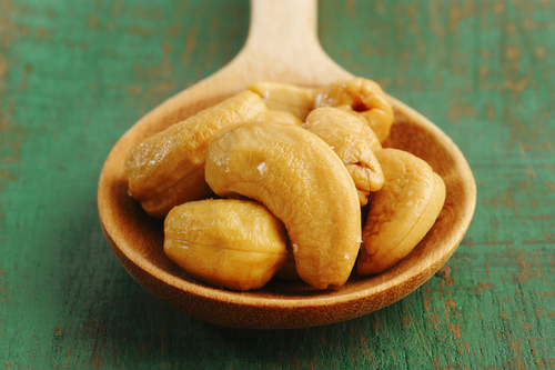 Cashewnötter är ”smalaste” nötterna, cirka 46 procent fett.  Foto: Shutterstock